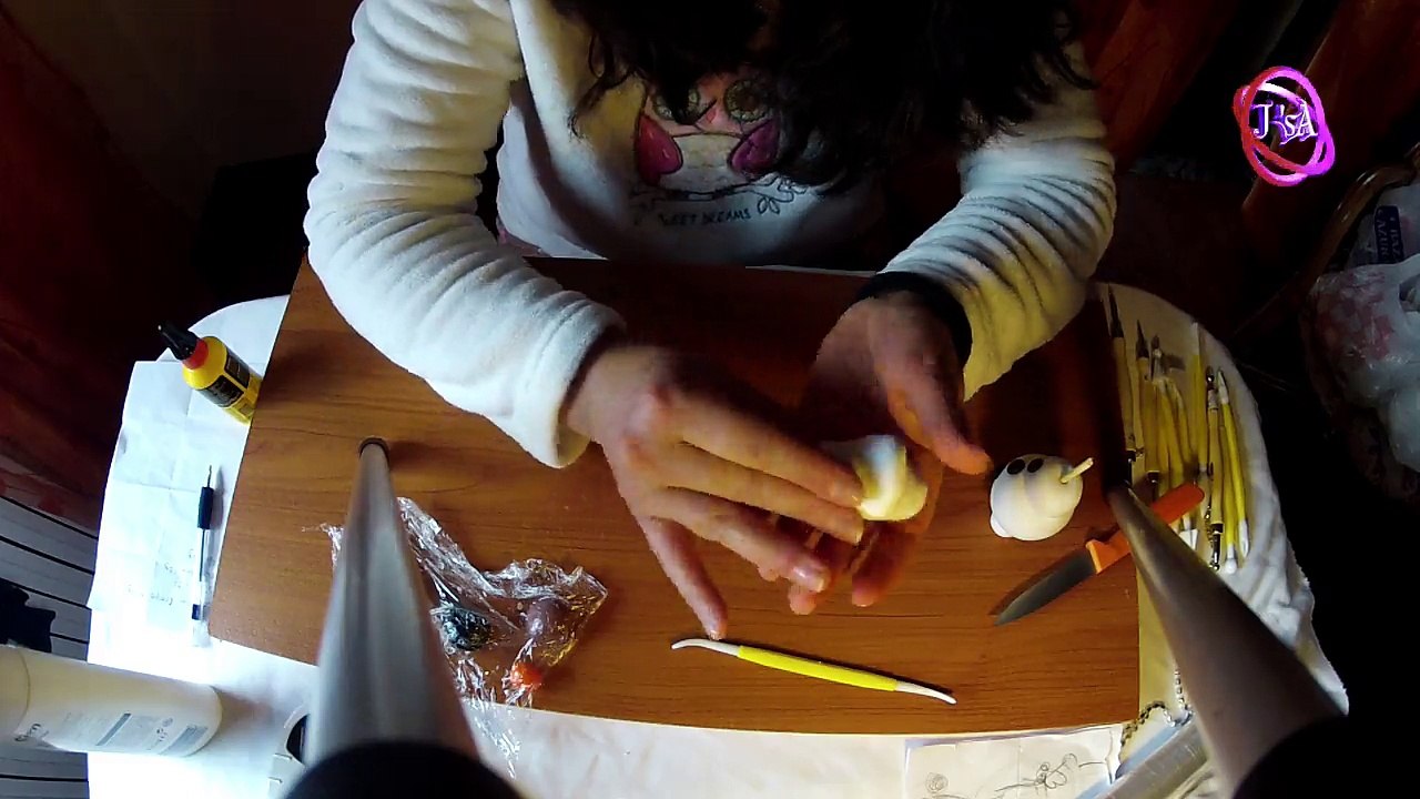 Olaf-Frozen-Lavorando La Pasta Di Mais/working with cold porcelain clay