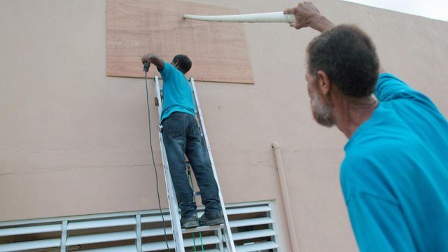 Furacão Irma nas Antilhas com potência máxima