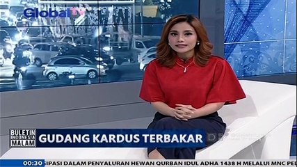 Descargar video: Gudang Penyimpanan Kardus Terbakar, 8 Unit Mobil Damkar Dikerahkan