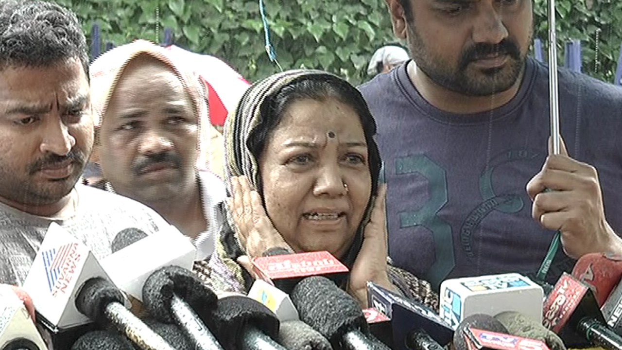 Gauri Lankesh Demise : Veteran Kannada Actress Girija Lokesh express her condolences | Watch video