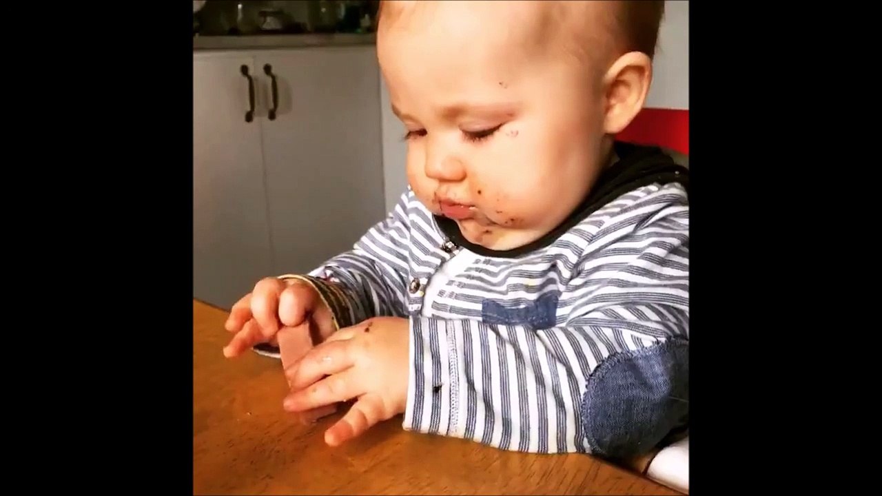 Le rot de papa qui fait pleurer bébé... Ah bravo