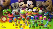Descubrir los juguetes de los huevos Kinder Sorpresa de plastilina