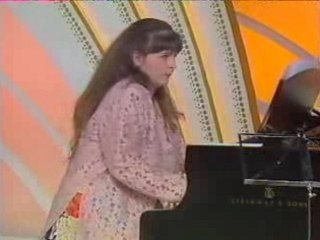 Eleonore joue la 5e danse hongroise Brahms l'Ecole des Fans