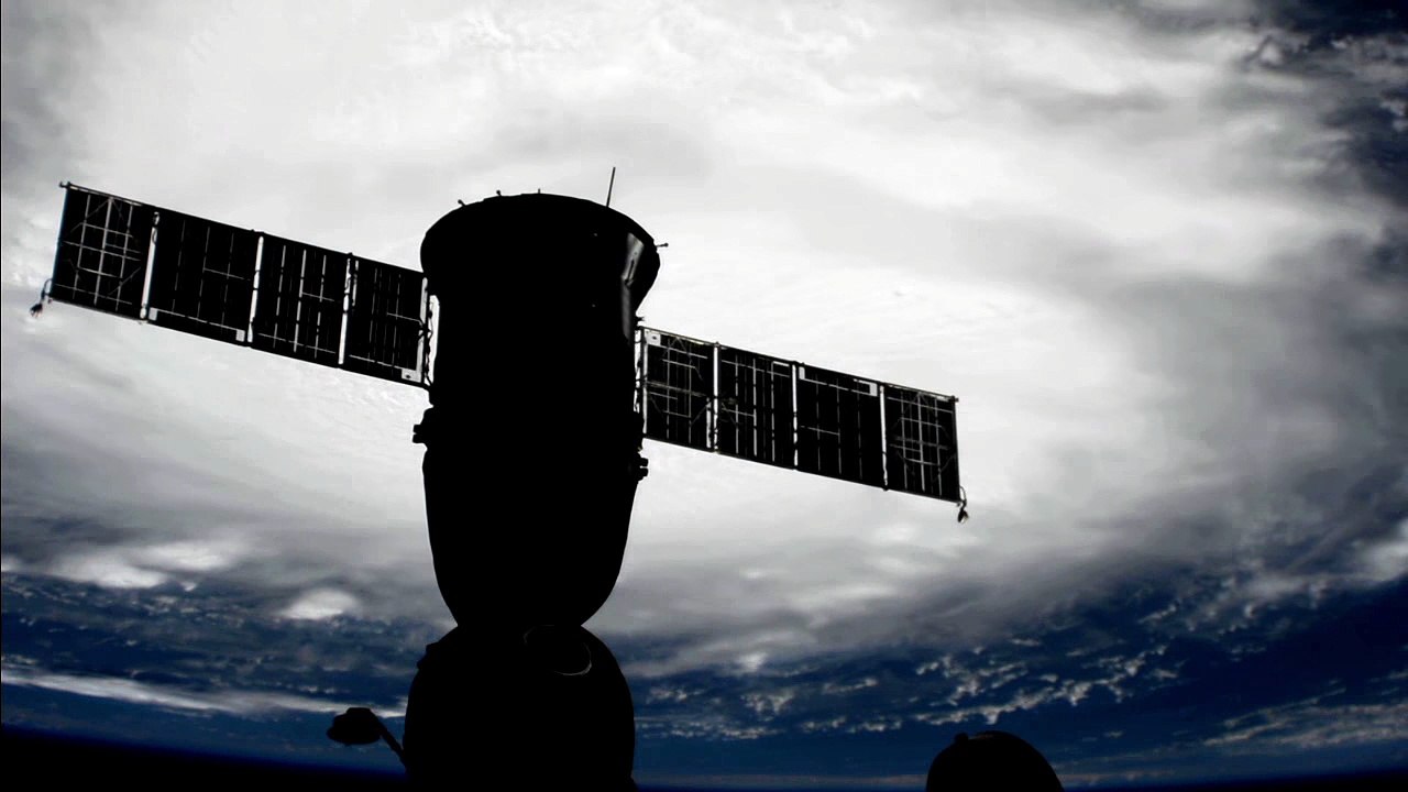 ISS vole au dessus de l'ouragan Irma