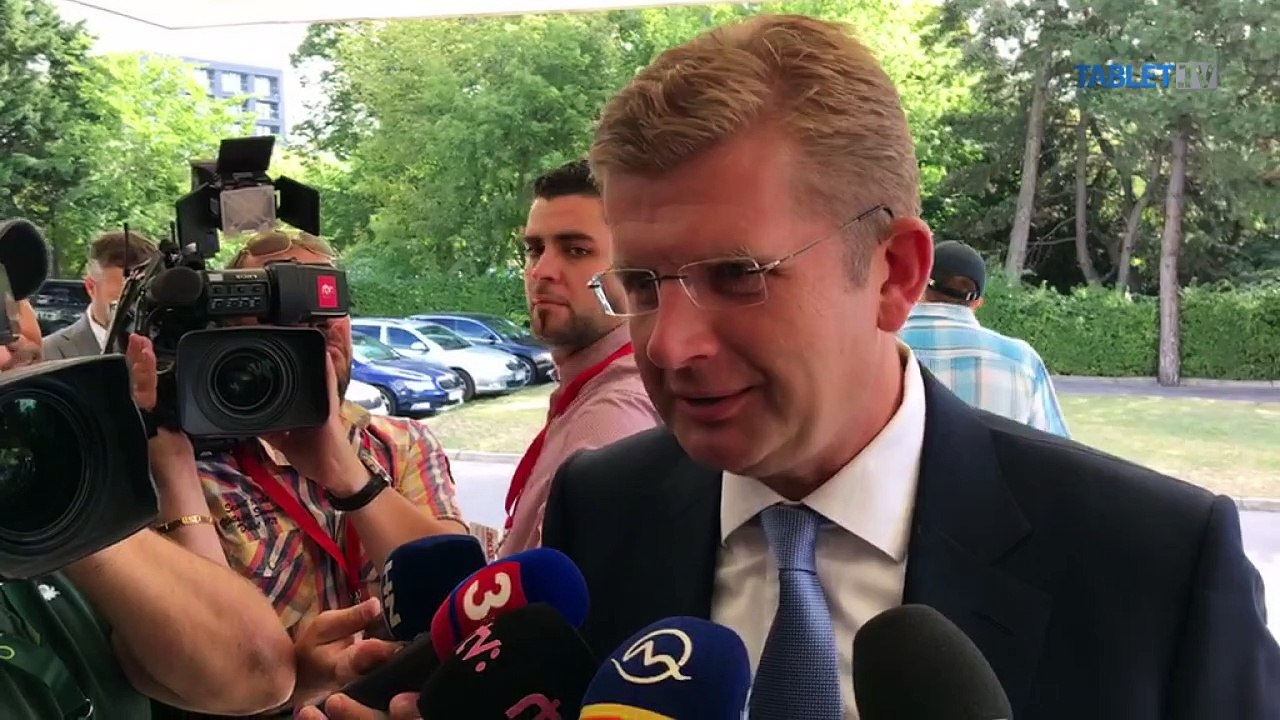 ZÁZNAM: Ministri prichádzajú na rokovanie vlády