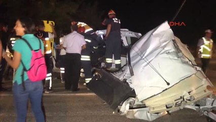 Konya Kamyonet, Traktör Römorkuna Çarptı: 1 Yaralı