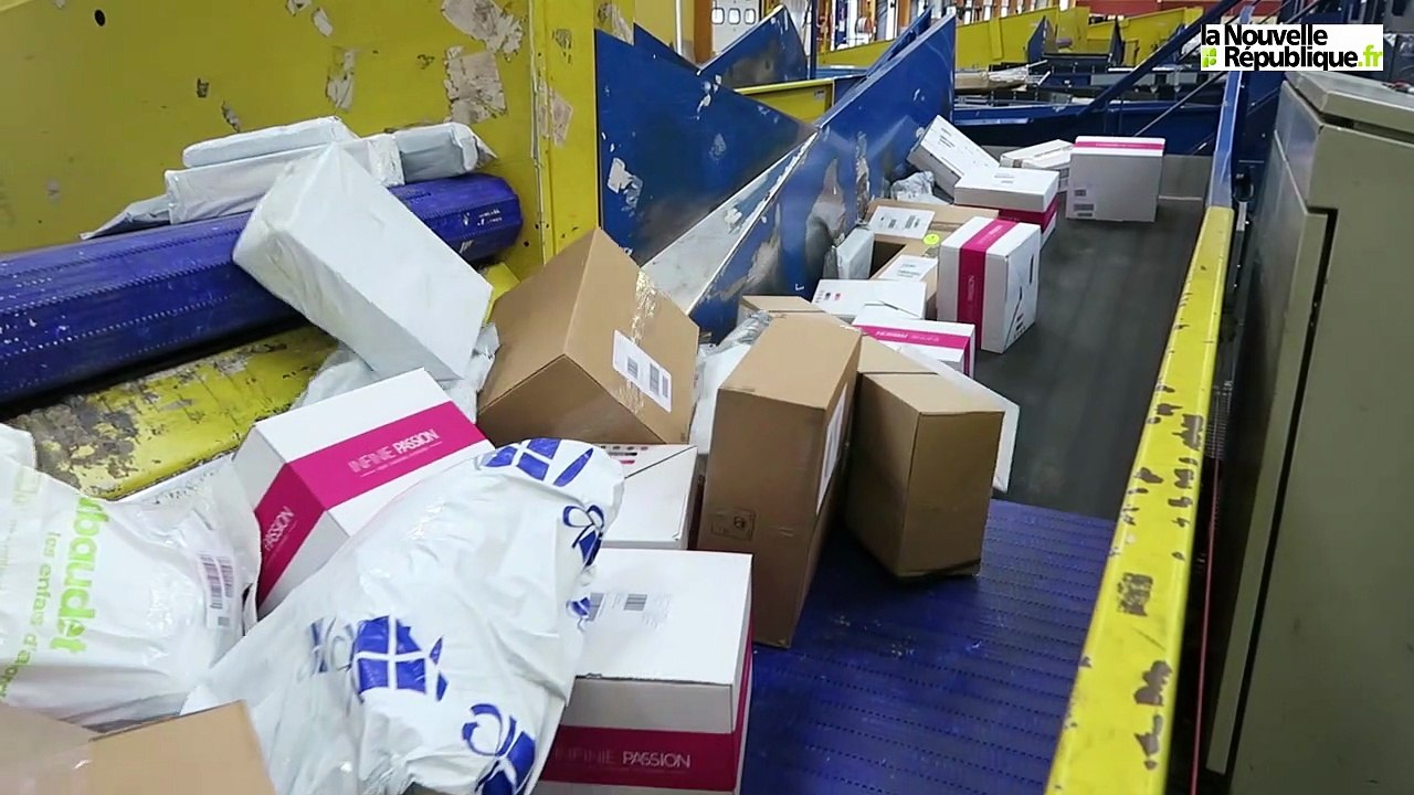 VIDEO. Défilé de colis sur les tapis de la plateforme de tri de Mer (41)