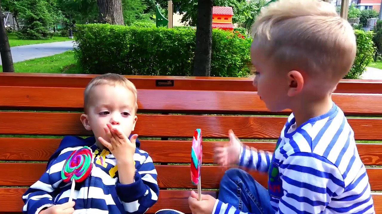 Crying Baby! Giant Bee Steals Candy Lollipop IRL / Bad Kids Pretend Play & Learn Colors with Candy