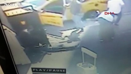 İlkookulda servisçilerin çatışması sonrası güvenlik kamerasında