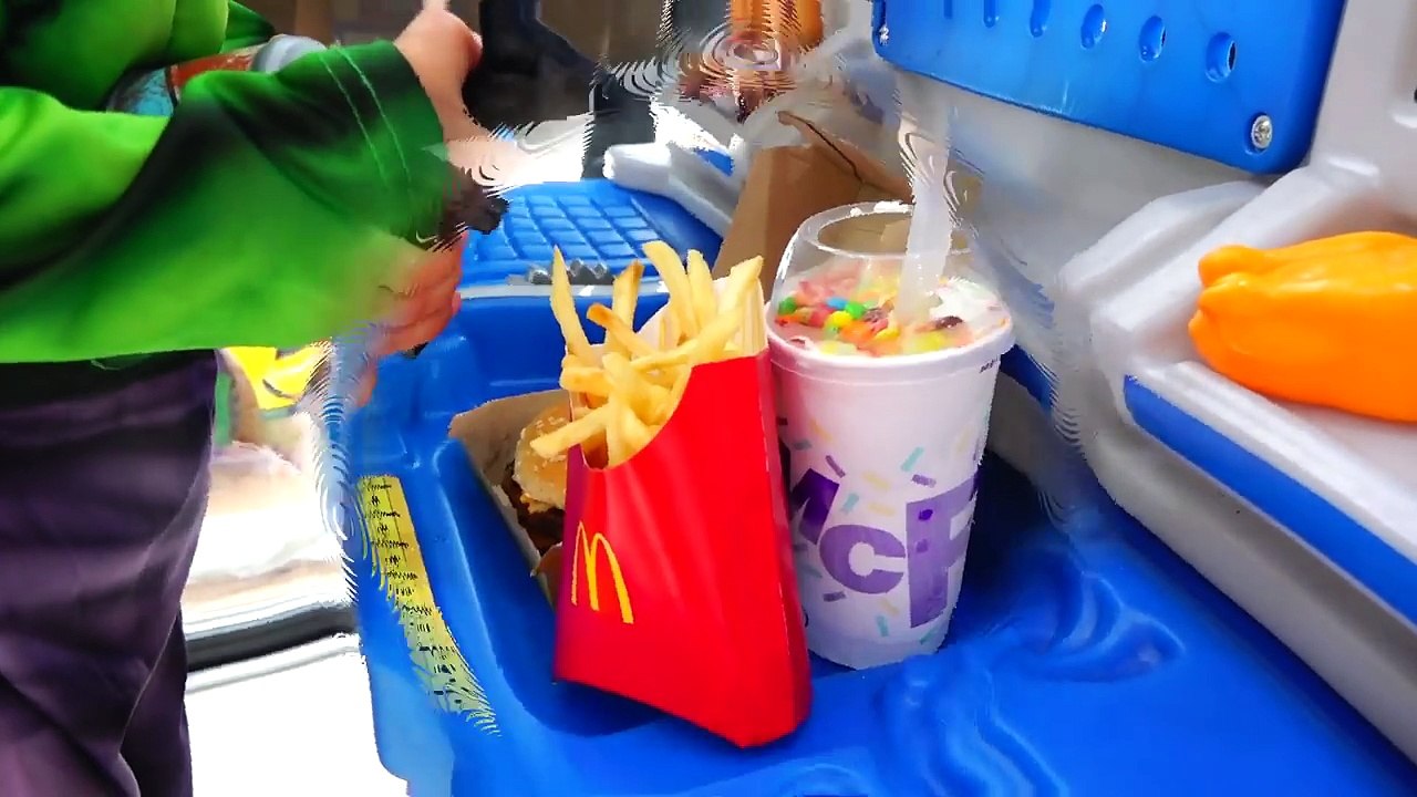 Mcdonald S Drive Thru Prank Bad Kids Pretend Play Food On Power Wheels Giant Burger Coca Cola Video Dailymotion - mc donald s fast food roleplay in roblox for kids playing in
