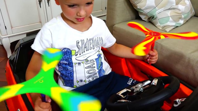 Bad Baby Гигантский Спиннер! Giant Fidget Spinner - Bad Kids Transform Car and Fly - Best Tricks