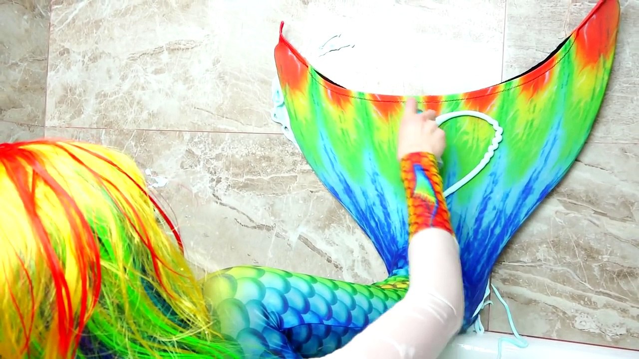 Bad Baby Чокнутые Принцессы Диснея Frozen Elsa & Mermaid w/ Snow White Funny Story in Real Life