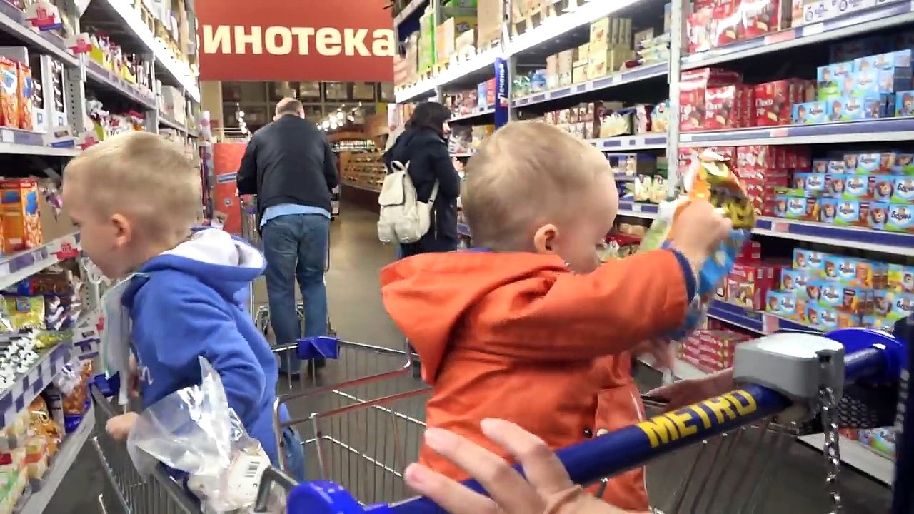 Вредные детки раскрасили машину