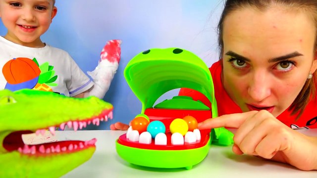 КРОКОДИЛ ЧЕЛЛЕНДЖ Крокодил откусил нам пальцы и Руки / CROCODILE DENTIST TOY CHALLENGE GAME