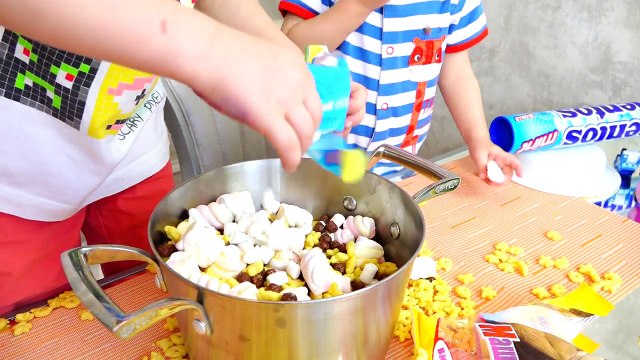 Bad Baby Вредные детки Сделали Суп из Конфет !!! Плохие Малыши !!