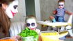 Bad Baby Вредный Малыш Джокер против Мамы Джокера Битва Едой !! Baby Joker vs Joker Mom Food Fight !