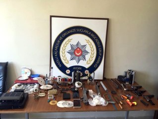 Aydın'da Polisin Baskın Yaptığı Ev Cephane Gibi Çıktı