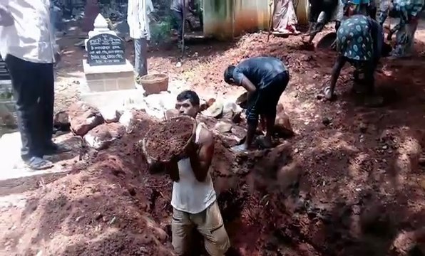 Gauri Lankesh : indrajit lankesh told gauri last rites at lingayatha rudraboomi at chamrajpet
