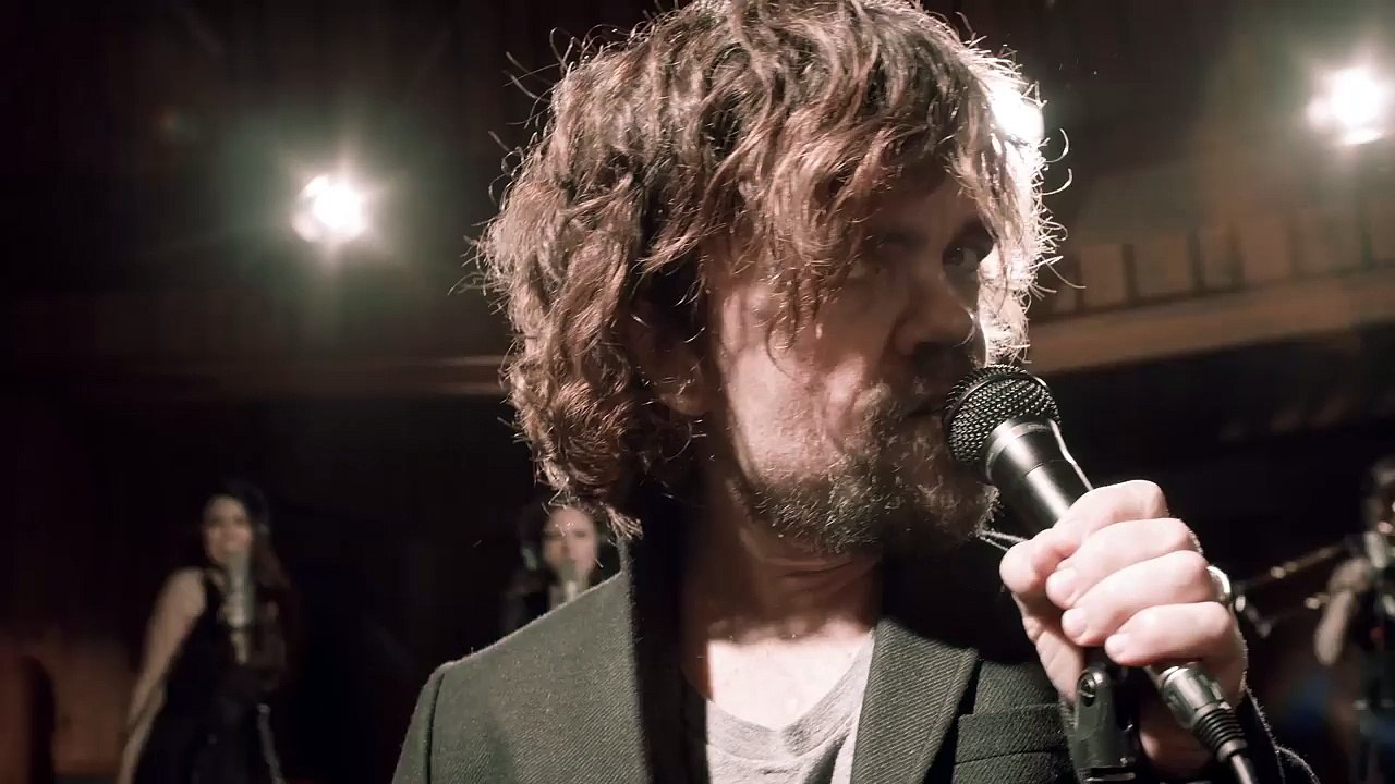 Peter DInklage chante - Coldplay
