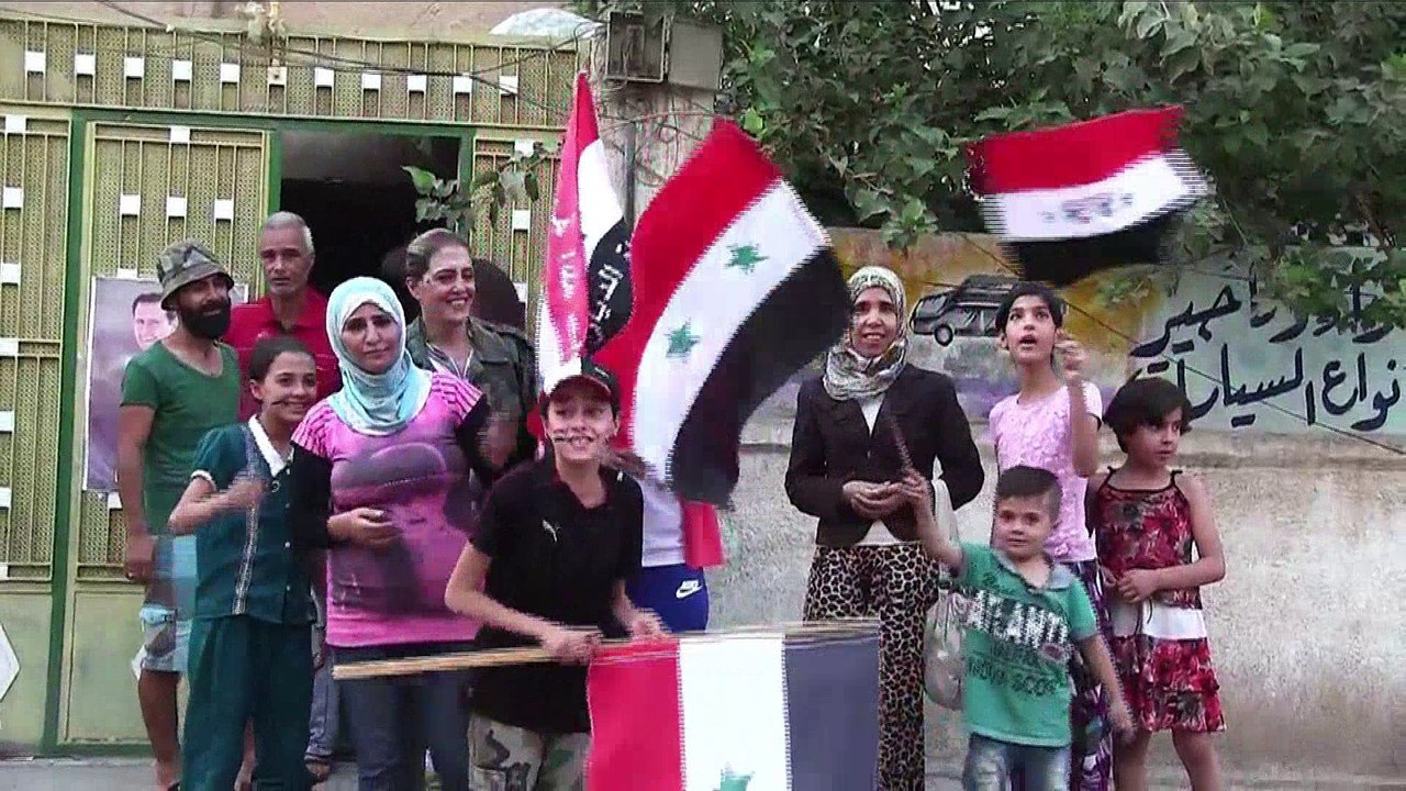 Syrie: les habitants de Deir Ezzor célèbrent la fin du siège