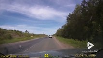 Ce piéton fait des sauts Backflip non stop le long de la route en russie !