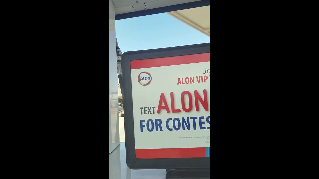 Cette pompe à essence continue de calculer le robinet hors de la voiture sans en verser...