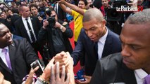 Mbappé accueilli au Parc par les supporters du PSG