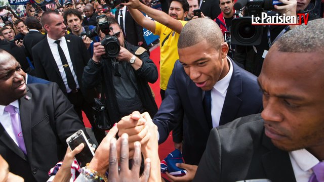 Mbappé accueilli au Parc par les supporters du PSG