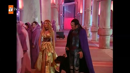 Selena, Hadesi eşek yapıyor! by Scott Haney