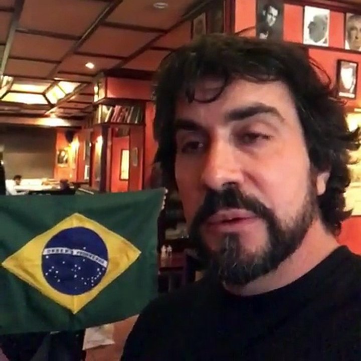 Padre Fábio de Melo canta Evidências na Suécia!