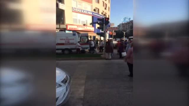 Ailesiyle Yolculuk Eden Polis Cam Silen Kişiler Tarafından Öldüresiye Dövüldü