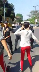 POLICÍAS ACCIONAN CONTRA ALUMNOS QUE TOMAN COLEGIO EN FERNANDO DE LA MORA