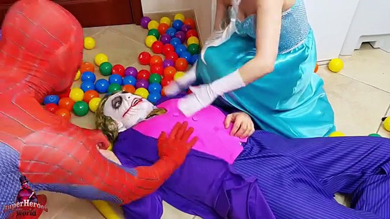 Y mala bolas color congelado bromista mago jugando Reina hombre araña vampiro Elsa vs superher