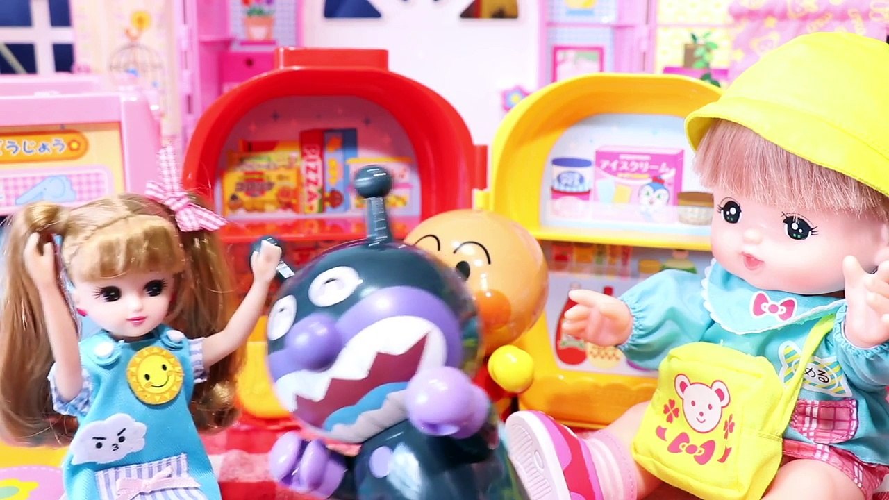 メルちゃん リカちゃん アンパンマン おもちゃ クレーンゲームでおやつゲット！幼稚園バスでお菓...