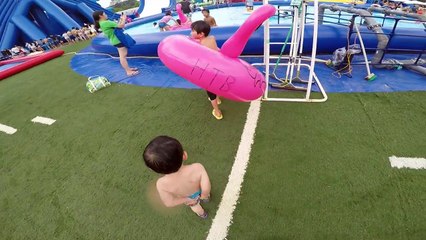 お姉さんにデレデレ！？大阪城ウォーターパークで遊んだよ！-HOkrMVzWzZk