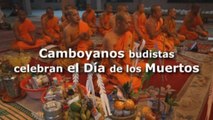 Camboyanos budistas celebran el Día de los Muertos en Phnom Penh