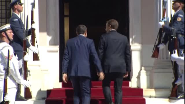Fransa Cumhurbaşkanı Macron ve Yunanistan Başbakanı Çipras Görüştü