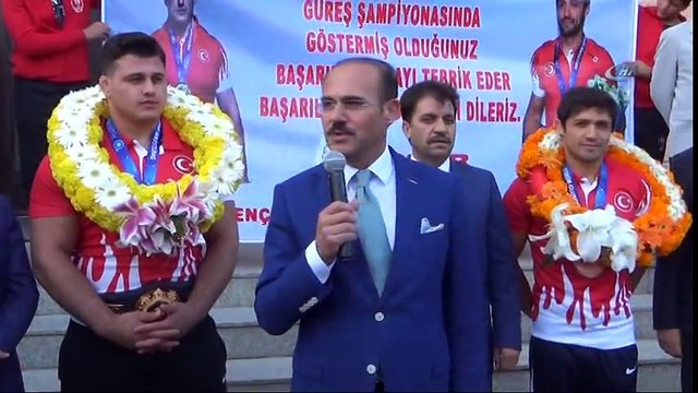 Rıza Kayaalp'e Coşkulu Karşılama