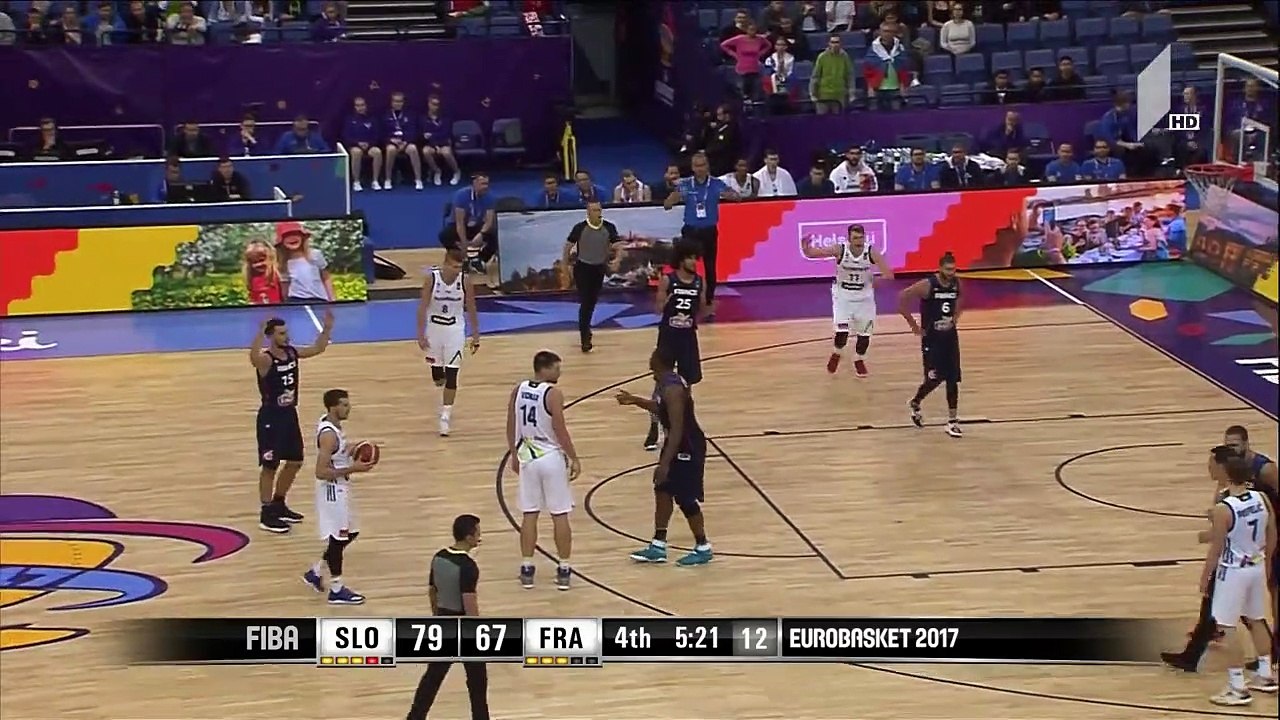 Evan Fournier pète un câble et se fait expulser face à la Slovénie