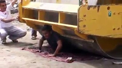 buldozer road roller man