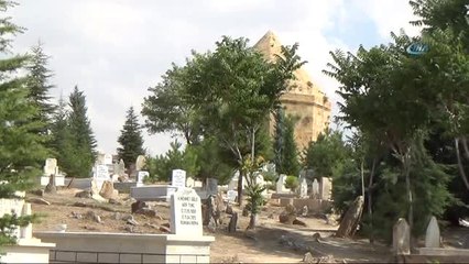 Kültür Varlığı "Fatma Hatun" Kümbetini Vatandaş Koruyor