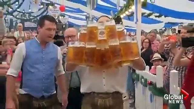 Record du monde du porté de bières lors de l'Oktoberfest