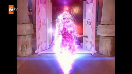 Kırmızı saçlı Selena! by Scott Haney