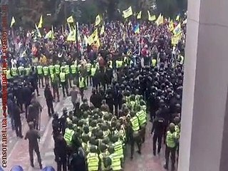 Под Радой произошла стычка между владельцами автомобилей с еврономерами и полицией.