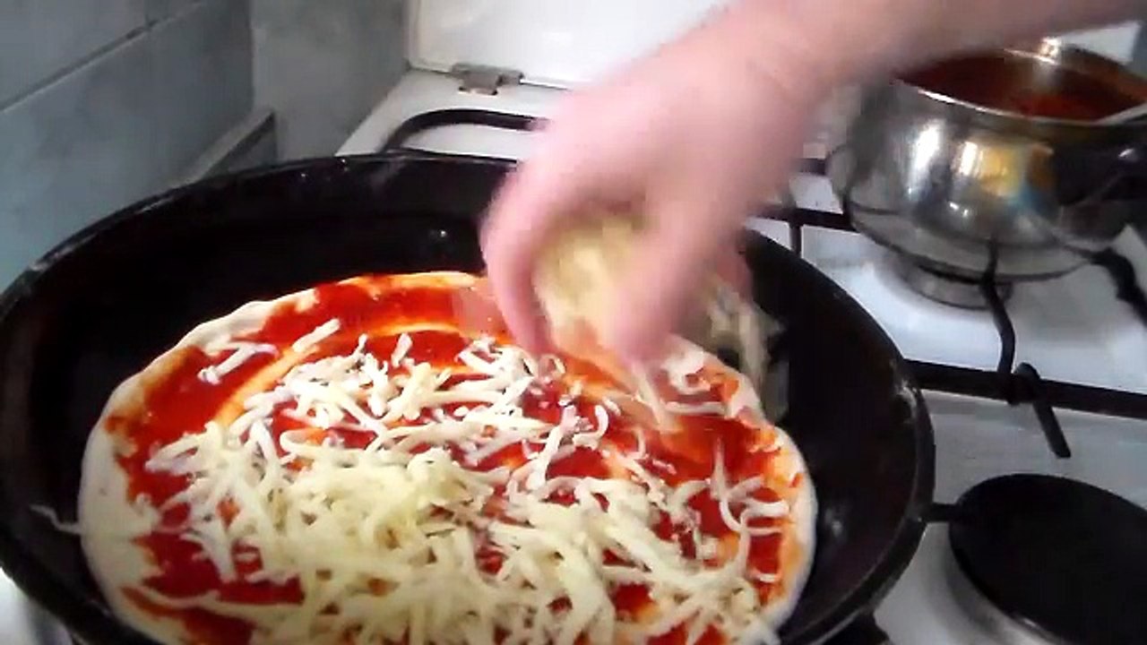Sperme dans faire moule à pizza