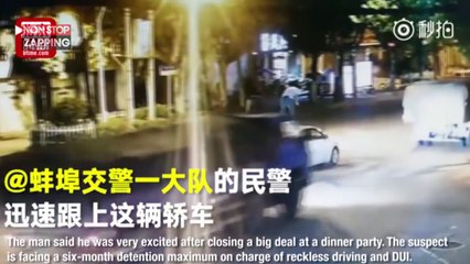 Ivre, il conduit depuis le toit de sa voiture ! (Vidéo)