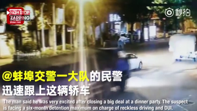 Ivre, il conduit depuis le toit de sa voiture ! (Vidéo)