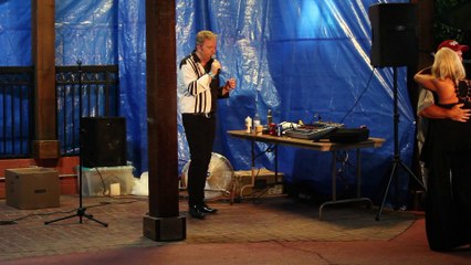 Colin Paul sings 'One Pair Of Hands' 2017 Day Inn Pool Party