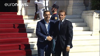 Macron lanza en Atenas su 'refundación' democrática de Europa
