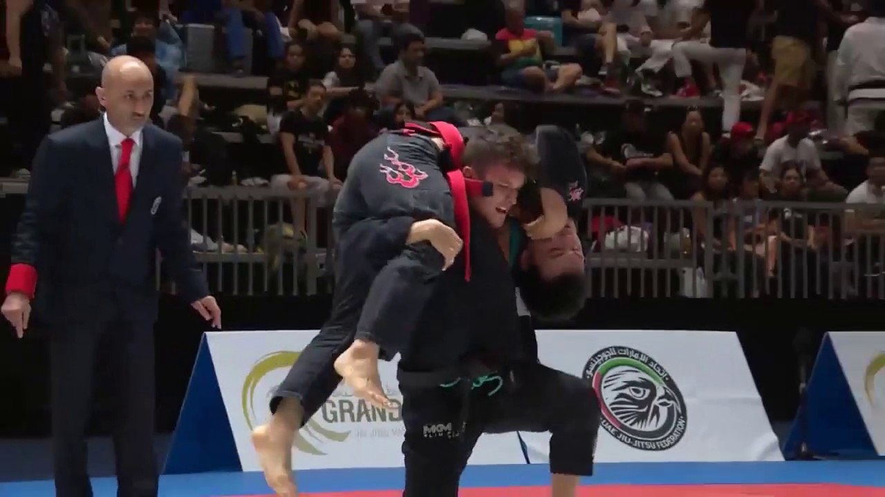 Du jamais vu en jiu jitsu : une soumission incroyable